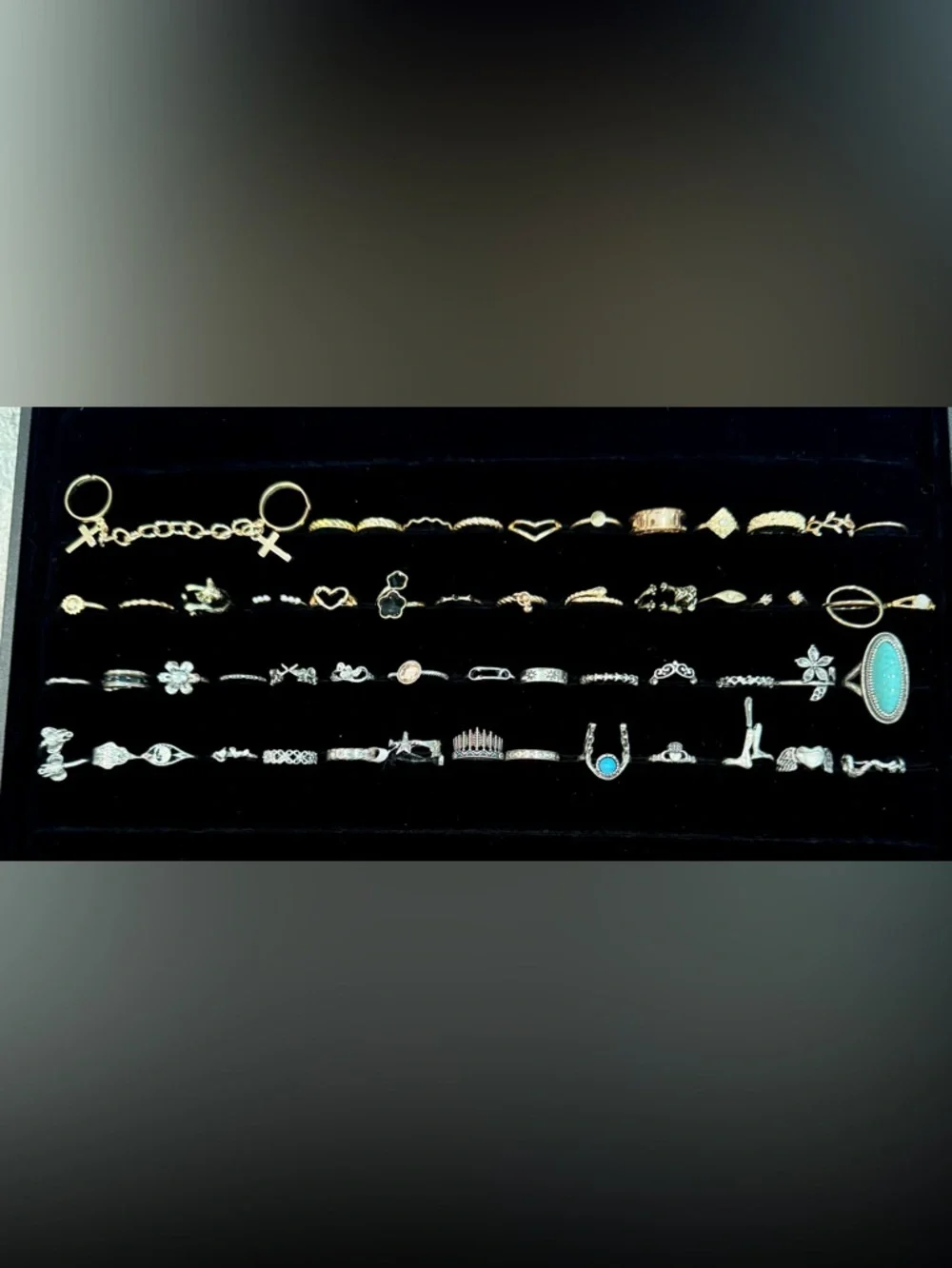 100 Fashion Rings 💍 Mystery Lot | Gold & Silver Tone | Reseller Bundle | $29 WOW - Picture 4 of 16